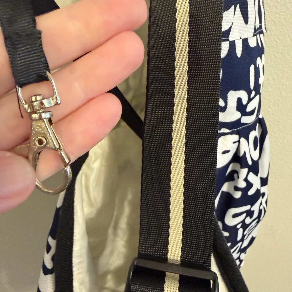 TAILUP Dog Sling Carrier – Hands Free Crossbody Pet Carrier | Medium